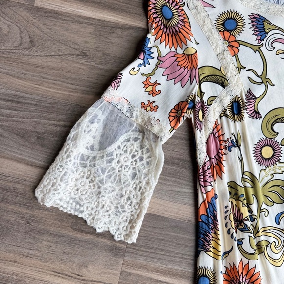 Multiples Floral Paisley Retro Tunic Top with Lace Bell 3/4 Sleeves – Size S - Picture 7 of 14